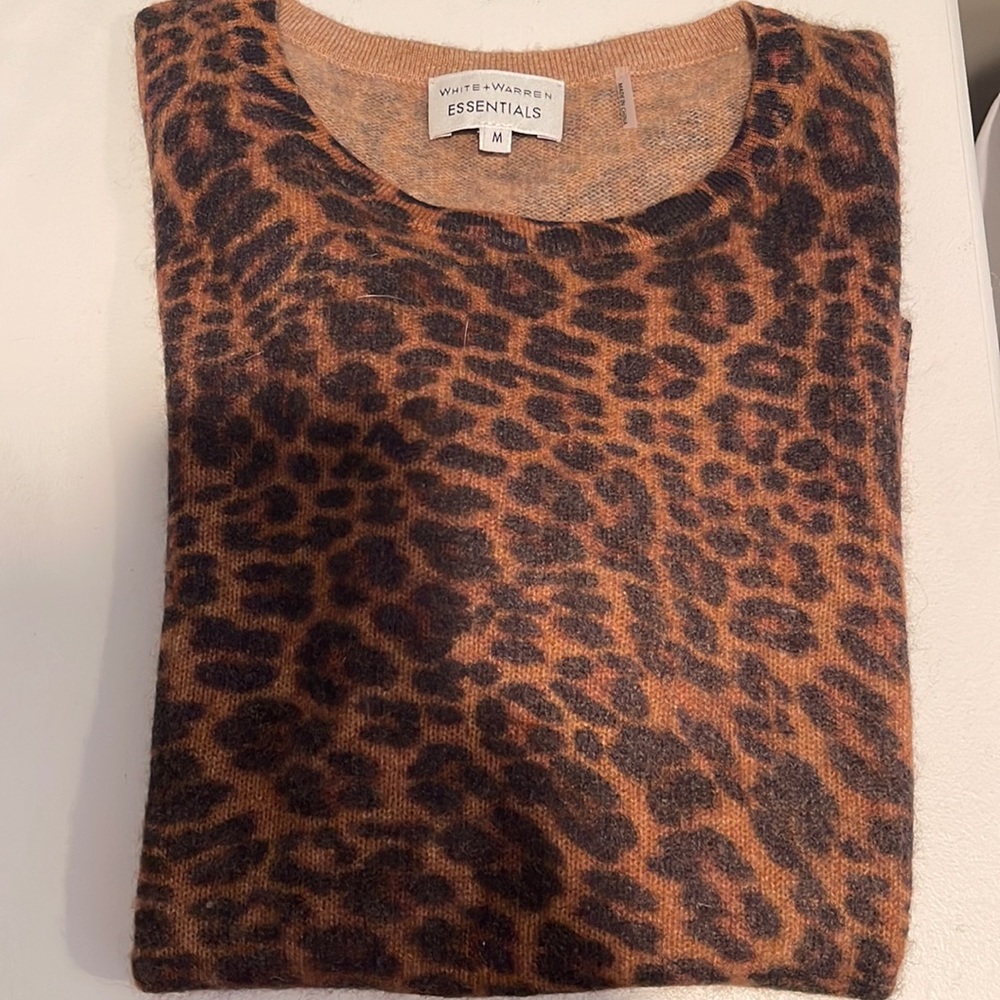 White and Warren size M cashmere short sleeve sweater